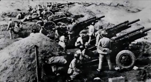 湖南一15歲新兵擅自開炮，被連長呵斥關禁閉，團長忙攔：記二等功