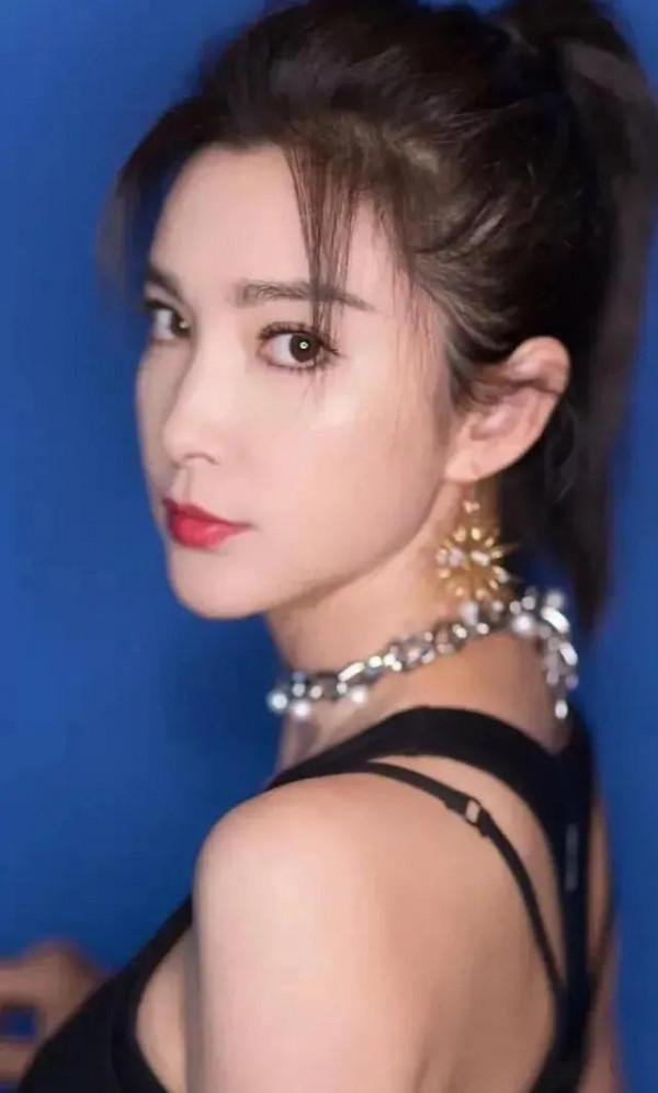 李冰冰驚豔寫真集