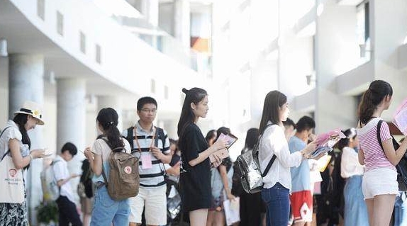 進入大學,多數人犯“高中後遺症”,大一新生:被時代支配的恐懼 進入大學,多數人犯“高中後遺症”,大一新生:被時代支配的恐懼