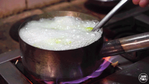 凌晨2:30營業，沒名字沒定位