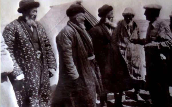 03年，新疆小河墓地挖出小河公主，4000年不腐，神秘微笑讓人難忘