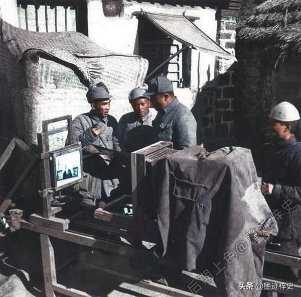 河北老照片：阜平姑娘送心上人上前線，淶源八路軍與日俘同桌吃飯