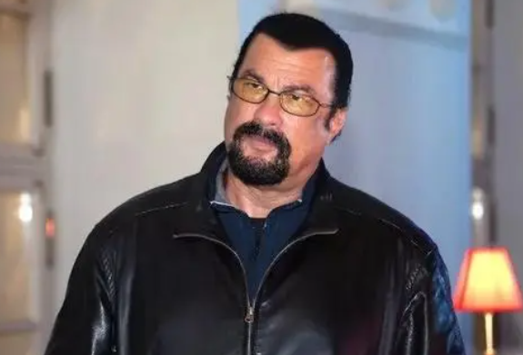 好萊塢巨星西格爾，從演員到政黨代言人，支援普京引發輿論爭議