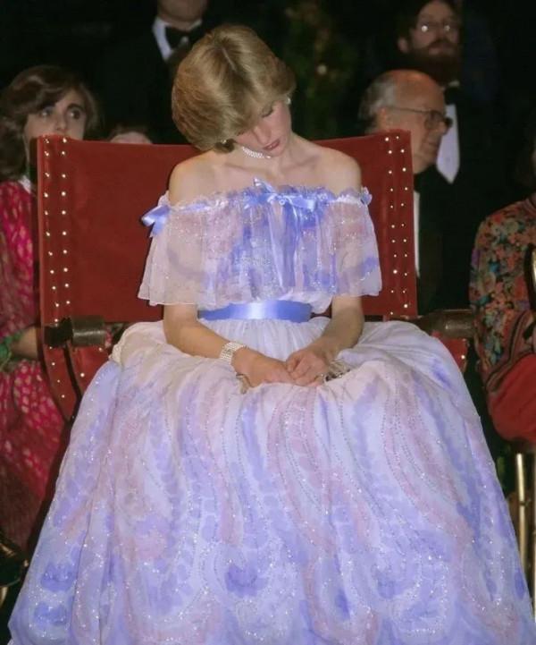 迪士尼女明星被嚇成一團？不愧是你毛曉彤