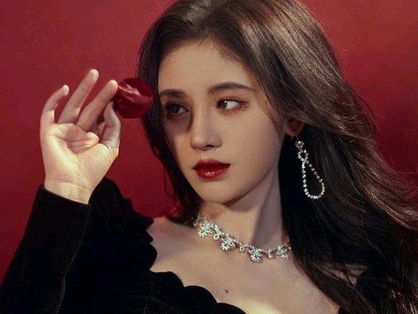 網友為模仿鞠婧禕，紋了同款“髮際線”，網友：太像了我怕她告你