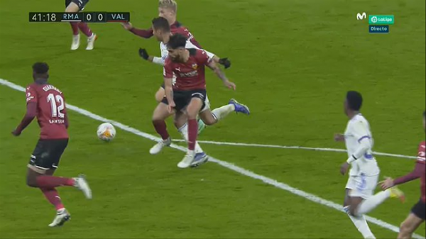 皇馬獲得點球后被對手嘲諷，加泰媒體酸了，皮克也酸了