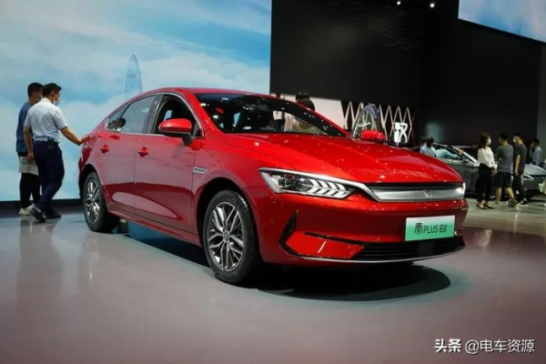 真人對比！四款緊湊型新能源轎車 乘坐空間哪家強？