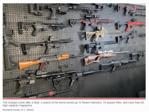 擁有“武器庫”還偽造警徽，美國一副村長被控100多項重罪