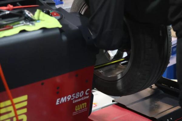 怪獸修車：翻新來自河南的大眾途安，全車異響抖動，積碳堆積如山