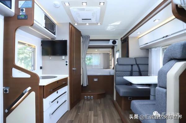 實拍國內頂級房車!輕坦克噸位,用料紮實帶智慧!6人食宿真方便 實拍國內頂級房車!輕坦克噸位,用料紮實帶智慧!6人食宿真方便