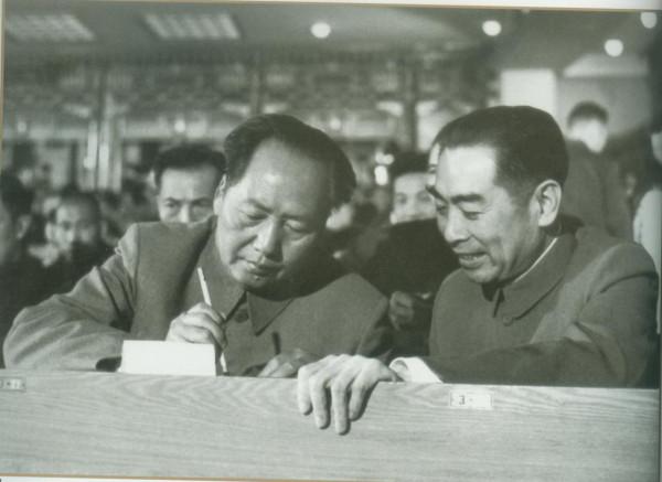網上流傳毛主席寫給周總理的詩詞是真的嗎? 網上流傳毛主席寫給周總理的詩詞是真的嗎?