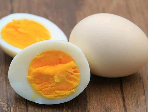 得了肝病，每天早上堅持吃一個雞蛋，會有什麼改變？醫生幫您分析