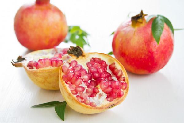 女孩好多天都不排便，因為吃石榴不吐籽兒？醫生：幸好去醫院及時