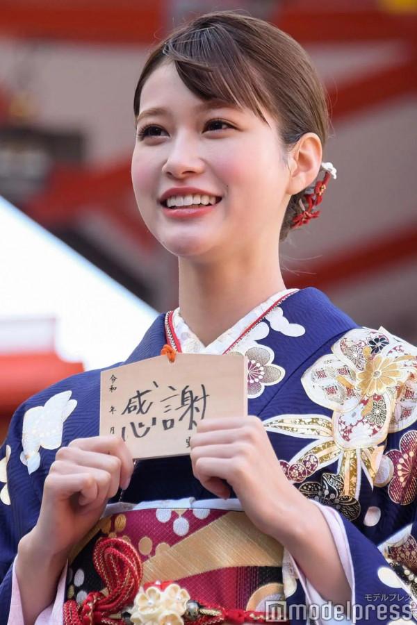 生見愛瑠拍攝成人禮寫真，爆料“媽媽很嚴厲但我想成為那樣的人”