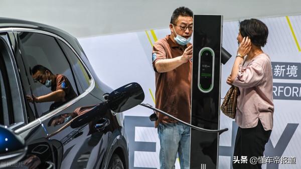 觀察 | 9月車市“冰火兩重天”:新能源車持續猛增,燃油車驟降20% 觀察 | 9月車市“冰火兩重天”:新能源車持續猛增,燃油車驟降20%