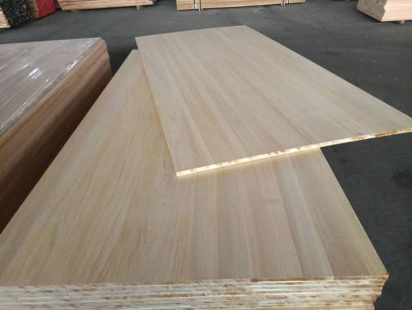 顆粒、多層板、實木等到底哪種定製衣櫃好？不講廢話，直白告訴你