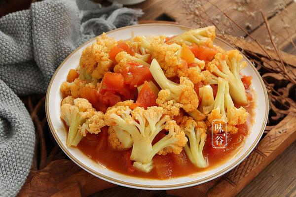 冷天，番茄和這菜是絕配，簡單一炒鮮香脆嫩，營養開胃，全家愛吃