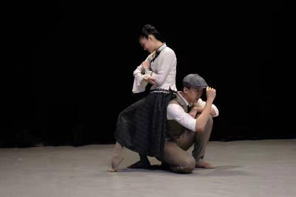 獨家專訪北京青年舞者何林謙——為華夏而舞的迤邐之蓮 獨家專訪北京青年舞者何林謙——為華夏而舞的迤邐之蓮