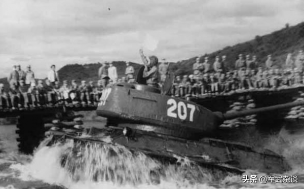 幸好中國拿到T-54A，不然&OpenCurlyDoubleQuote;魔改T-34&rdquo;，就取代59D成&OpenCurlyDoubleQuote;拜年神器&rdquo;