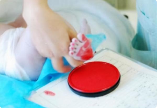 寶寶出生後，醫院為啥會留腳印而不是手印？醫生不說，但你要清楚