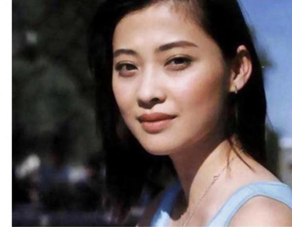 “絕世美人”梅婷的狗血愛情：為導演散盡家財，如今苦盡甘來