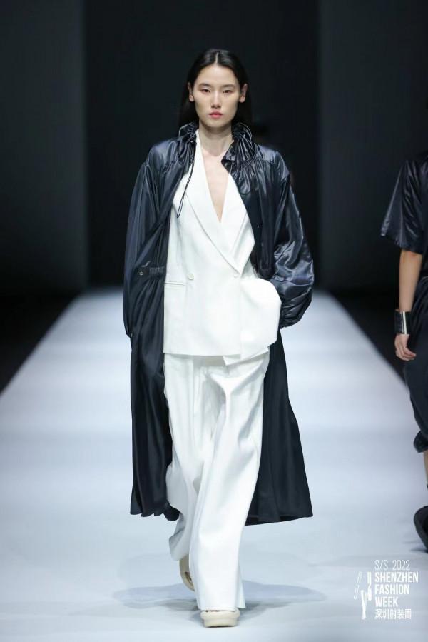 Lynn Gong：在時間的漩渦中洞察真實