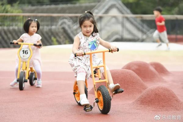 父母們為孩子苦苦尋找的幸福感,究竟什麼模樣? 父母們為孩子苦苦尋找的幸福感,究竟什麼模樣?