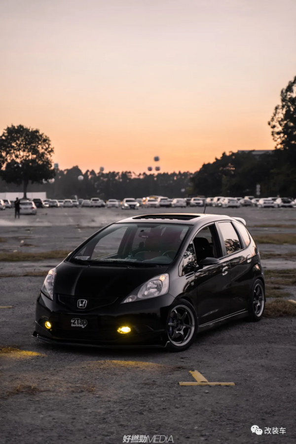 00後小姐姐也愛玩本田飛度，這個車系到底有什麼魔力？