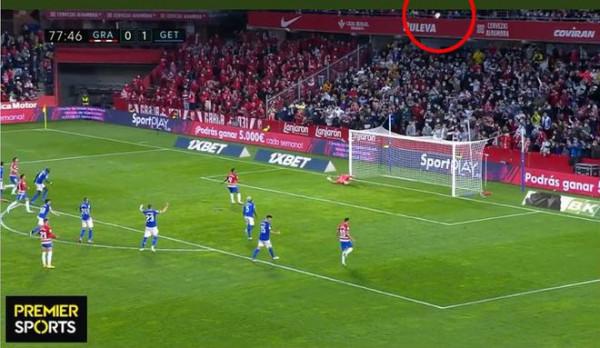 超離譜踢丟點球 沖天炮直飛二層看臺還怨草坪 超離譜踢丟點球 沖天炮直飛二層看臺還怨草坪