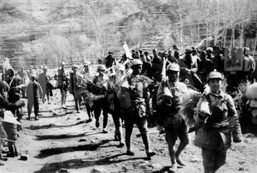 1982年開國中將楊國夫逝世，追悼會上闖進一群日本人，怎麼回事？