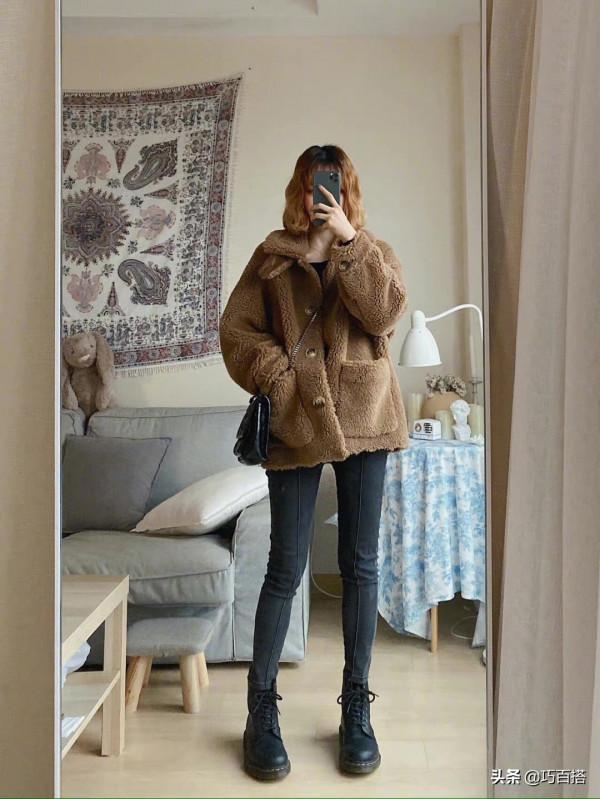 一雙馬丁靴的多種搭配方案，輕鬆搞定秋冬穿搭，秒變時尚達人