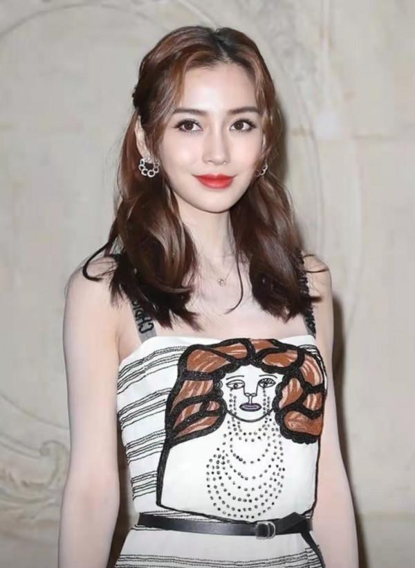 女明星為了追求美白有多瘋狂?全身塗粉,塗高光 女明星為了追求美白有多瘋狂?全身塗粉,塗高光