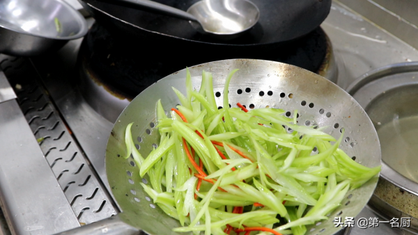 過年了，教你4道解膩小冷盤，端上桌比大魚大肉還搶手，太好吃了