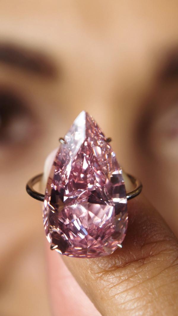 水滴形鮮彩粉鑽