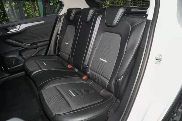 福克斯Active：搭載1&period;5T&plus;8擋手自一體，外觀運動，適合年輕人