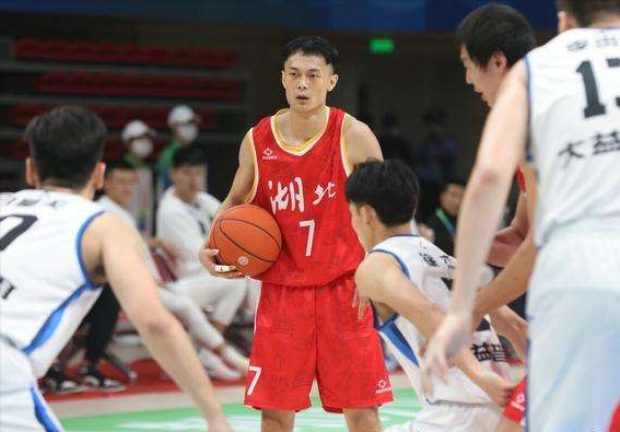 不止有趙睿，場均6分後衛被杜鋒雪藏，缺席28場，靠他纏鬥郭艾倫