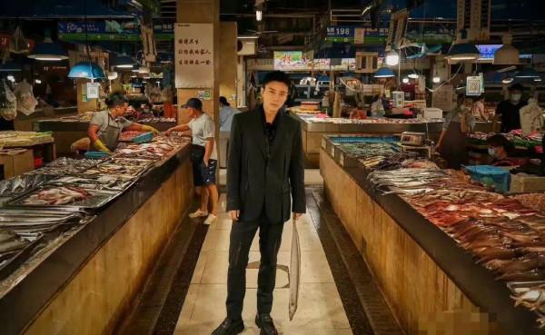 賈乃亮菜市場照片推薦，太有意思了