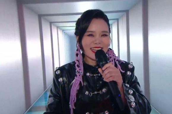 芒果臺雙11晚會:言承旭大驚喜,周筆暢像菠蘿精,龔琳娜賣力瞪眼 芒果臺雙11晚會:言承旭大驚喜,周筆暢像菠蘿精,龔琳娜賣力瞪眼