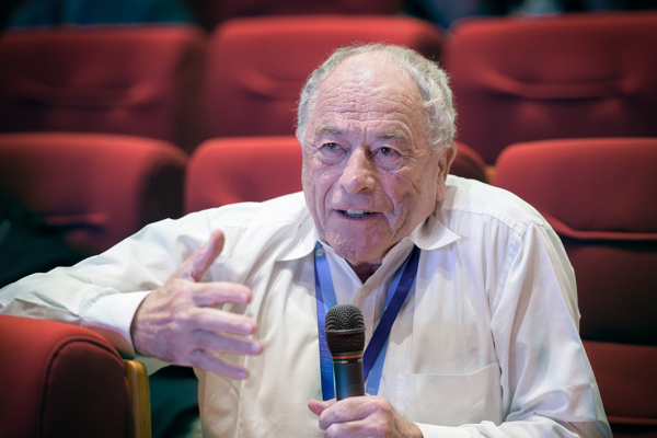 諾貝爾化學獎得主,身價過億卻不願在國外發展,只求“中國綠卡” 諾貝爾化學獎得主,身價過億卻不願在國外發展,只求“中國綠卡”