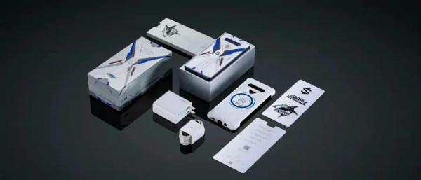 手機品牌的聯名熱潮 手機品牌的聯名熱潮