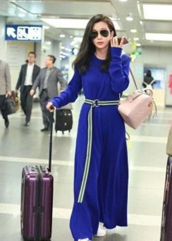 李冰冰現身機場,46歲還宛如20歲美少女,也太能扛住歲月的考驗了 李冰冰現身機場,46歲還宛如20歲美少女,也太能扛住歲月的考驗了