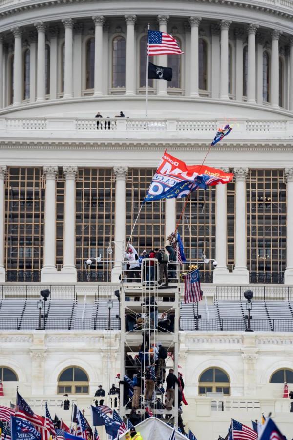 美國國會新冠感染率激增,新年首個交易日,美股三大指數收漲,蘋果市值盤中突破3萬億美元 美國國會新冠感染率激增,新年首個交易日,美股三大指數收漲,蘋果市值盤中突破3萬億美元