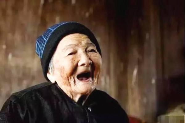 兒子參軍犧牲後母親年年悼念，17年後卻收到一司令來信：請娘來京