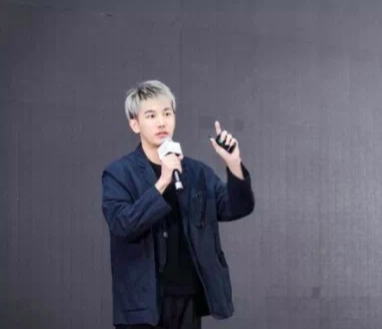 26歲山東小夥,北大本科,清華碩士,休學賣衣服,年銷售額破億 26歲山東小夥,北大本科,清華碩士,休學賣衣服,年銷售額破億