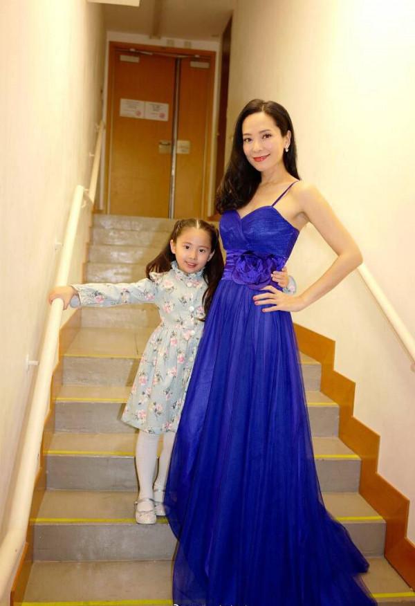 當紅女星郭羨妮：嫁普通的河南小丈夫，給農村公婆買房