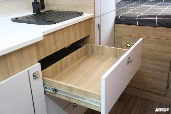 同價位之爭!4款上汽躍進H300平頭輕卡房車選誰不選誰? 同價位之爭!4款上汽躍進H300平頭輕卡房車選誰不選誰?