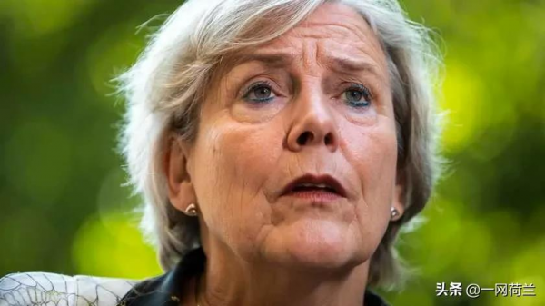 荷蘭政壇再次震動,兩部長被國會譴責雙雙辭職 荷蘭政壇再次震動,兩部長被國會譴責雙雙辭職