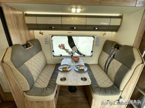 3.0T渦輪增壓配懸浮座的國產房車,空間秒變10多平,吃住不愁 3.0T渦輪增壓配懸浮座的國產房車,空間秒變10多平,吃住不愁