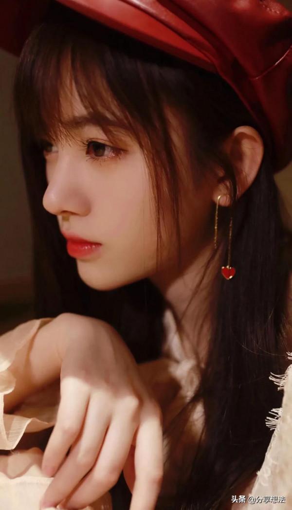 鞠婧禕現代裝美圖