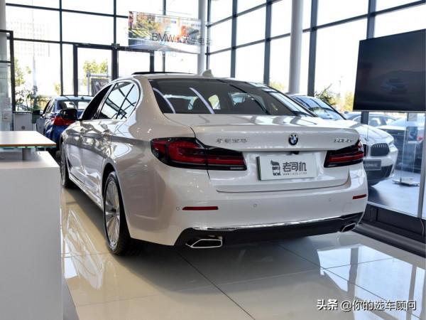 1&period;5L油耗2&period;0T豪華轎車，沒購置稅還便宜，帶你看寶馬5系新能源